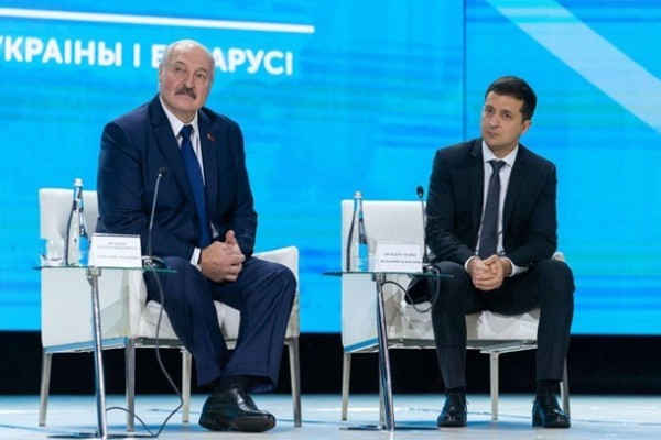 Зеленский переговорил с Лукашенко о боевиках