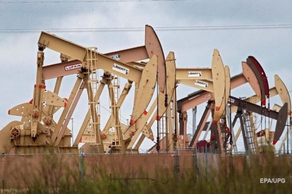 Мировые цены на нефть ускорили падение