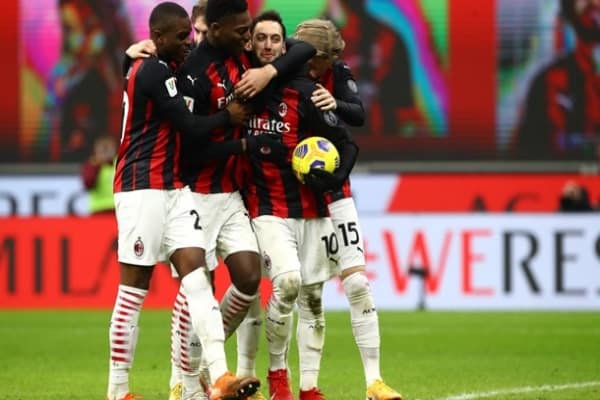 Милан вышел в четвертьфинал Кубка Италии, обыграв Торино