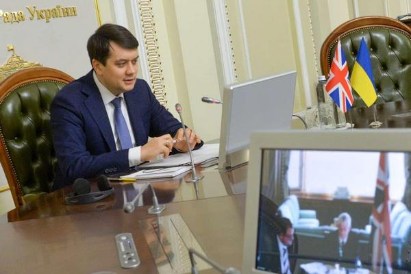 Разумков пригласил своего британского коллегу в Украину