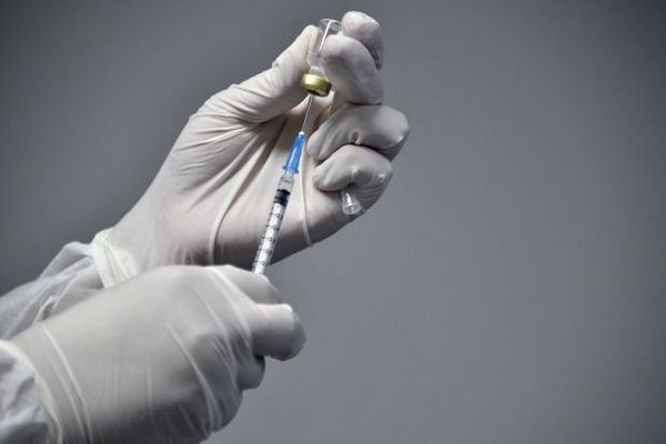 Эксперт объяснил, о чем говорит эффективность COVID-вакцины