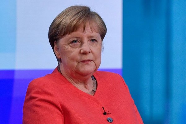 Большинство немцев не верят обещанию Меркель о вакцинации