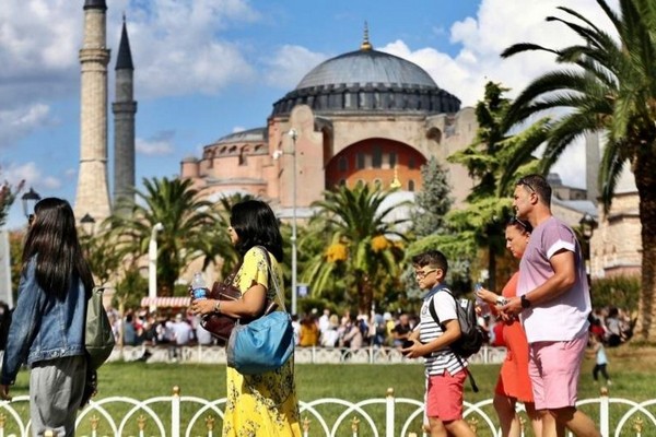 Жесткий локдаун в Турции не коснется туристов из Украины – министр