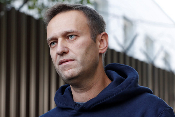 Навальный подал в суд на колонию из-за Корана