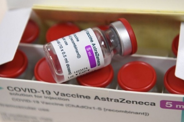 Украина договаривается с Польшей о дополнительных поставках вакцины AstraZeneca