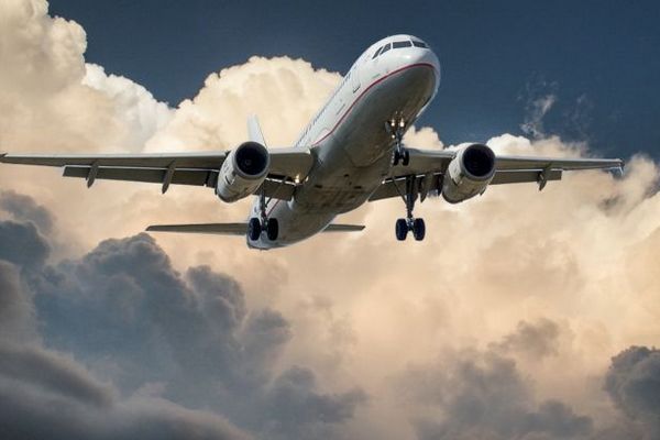 Зеленский подписал закон о поддержке украинских авиакомпаний