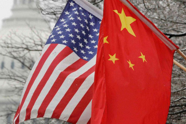 Китай ввел санкции против бывшего министра торговли США