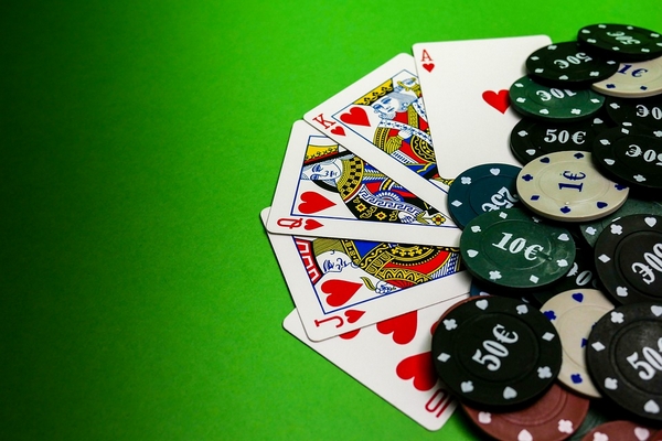Особенности изготовления оборудования и аксессуаров для игры в покер