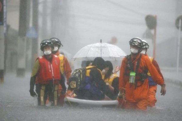 В Японии ливни вызвали оползни и наводнения, есть погибшие