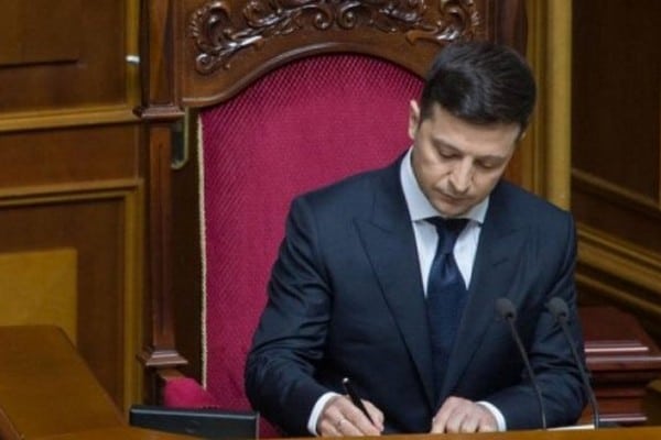 Зеленский увеличил штатную численность сотрудников Представительства президента в АРК