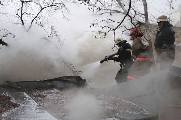 В Киеве возник пожар на рынке «Юность»