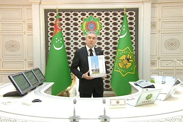 Парламент Туркменистана наградил Бердымухамедова медалью «Отважный туркмен»