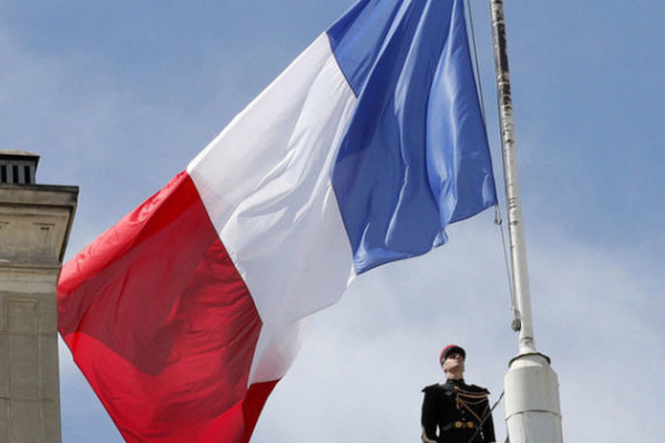 Франция возвращает посла в Австралию после скандала с подводными лодками