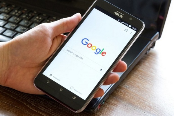 Google сделал бесконечной ленту результатов поиска на смартфонах