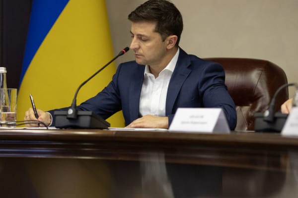 Зеленский подписал закон об упрощении ввоза гуманитарных грузов в Украину