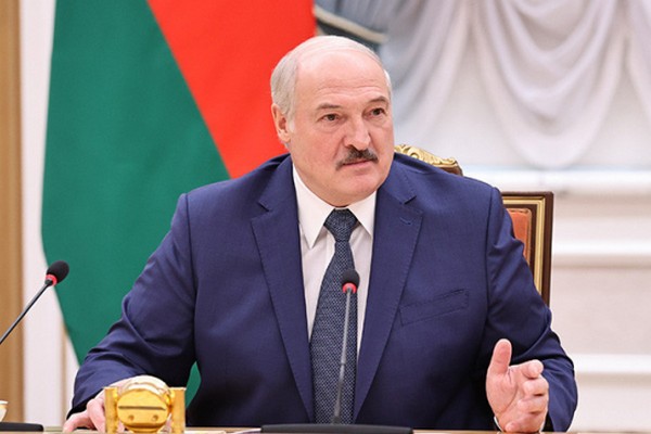 Лукашенко говорит, что не должен извиняться за массовые протесты и пролитую кровь