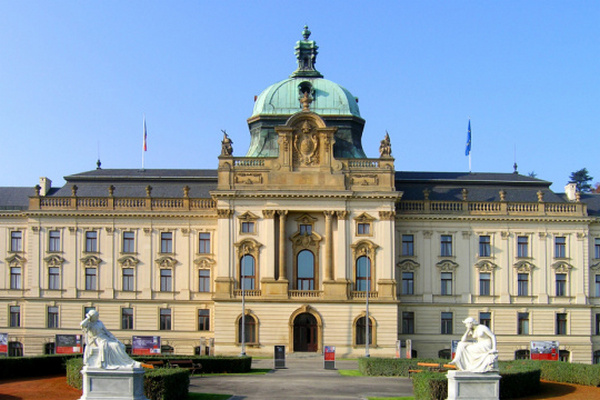 Чехия два дня будет выбирать парламент