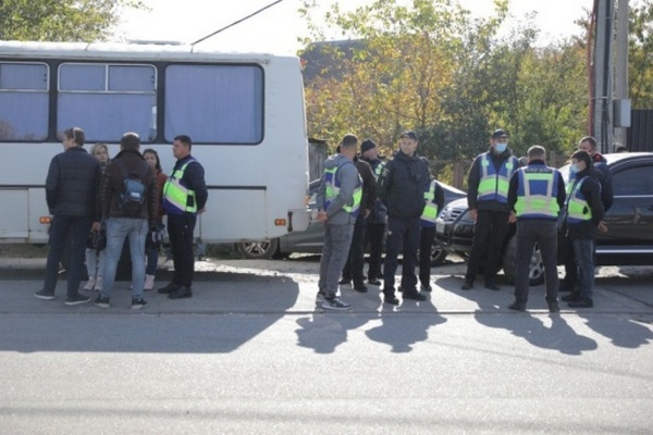 Под домом Порошенко — акция, за порядком следят более 60 полицейских