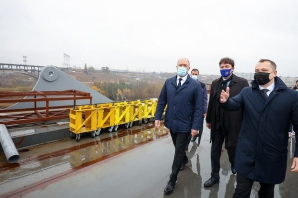 Шмыгаль осмотрел строительство автомагистрали в Запорожье