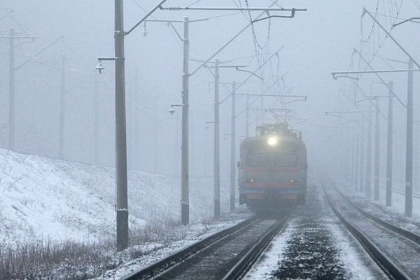 На Закарпатье сошел с рельсов локомотив: поезда прибывают с опозданием
