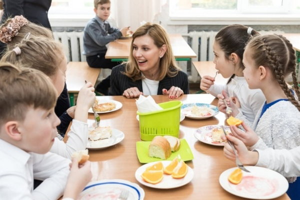 Елена Зеленская предлагает ввести в школах уроки культуры питания