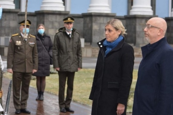 Министр обороны Дании приняла участие в чествовании павших защитников Украины