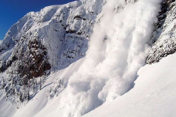 В Карпатах – большая снеголавинная опасность, туристов просят воздержаться от походов
