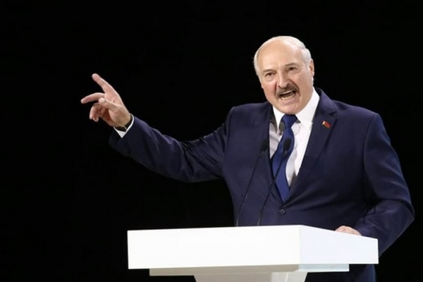 Лукашенко заявил, что разместит на границе с Украиной «целый контингент армии»