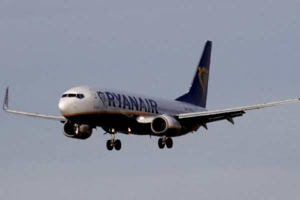 Самолет Ryanair экстренно сел во Франции из-за пожара на борту