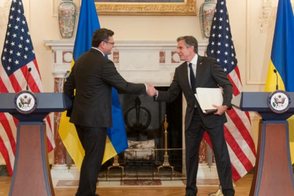 Блинкен заверил Кулебу в готовности увеличить оборонную помощь Украине — Госдеп