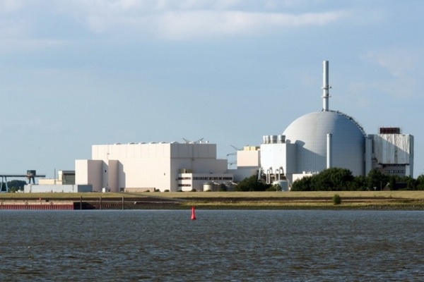 Германия в новогоднюю ночь закрывает три атомных электростанции