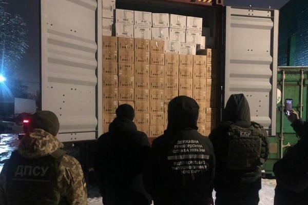 В Одесском порту обнаружили 600 тысяч пачек контрабандных сигарет