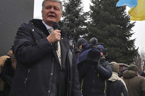 Адвокат заявил, что перекрестного допроса Порошенко и Медведчука не будет