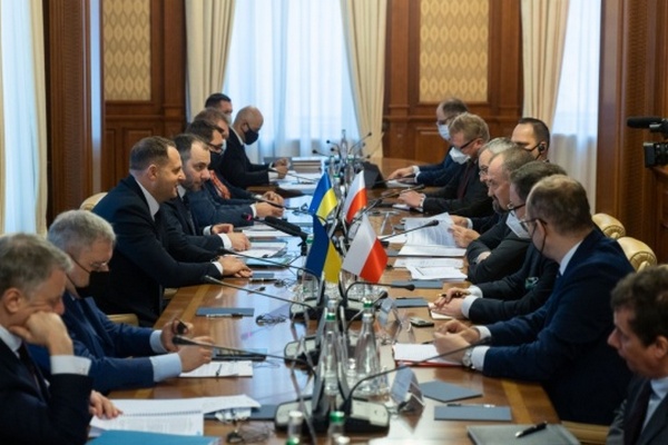 Украина и Польша договорились об отмене ограничений на транзит грузовых вагонов
