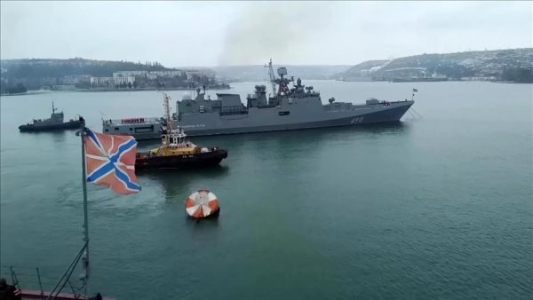 Более 20 кораблей ВМФ России проводят военные учения в Черном море