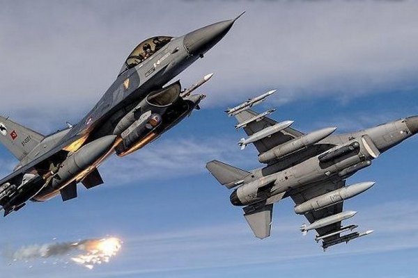Турция провела учебные полеты F-16 над Черным морем
