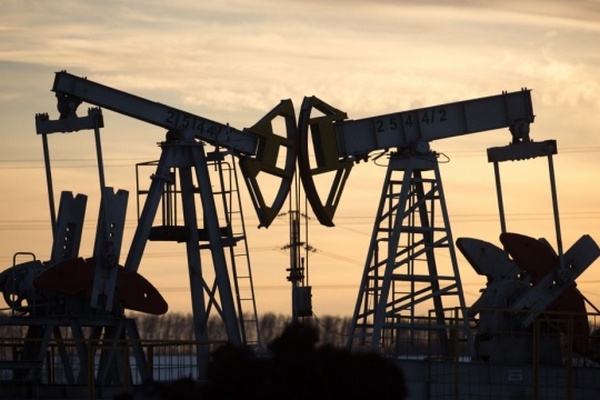 Нефть торгуется разнонаправленно: цена Brent обновила максимум за семь лет
