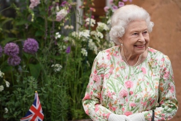 Елизавета II согласна, чтобы Камиллу назвали королевой после коронации Чарльза