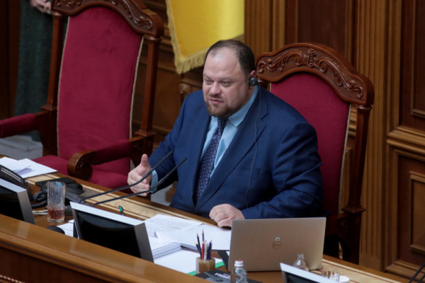 Стефанчук просит у Шмыгаля список приоритетных законопроектов для оборонной отрасли