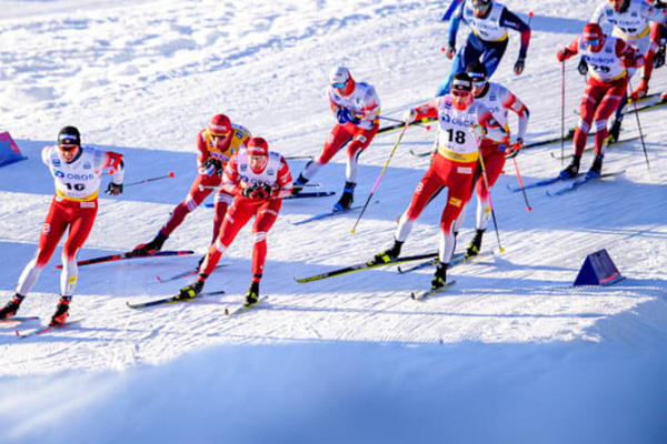 Пекин-2022: лыжники разыграли олимпийские медали в скиатлоне