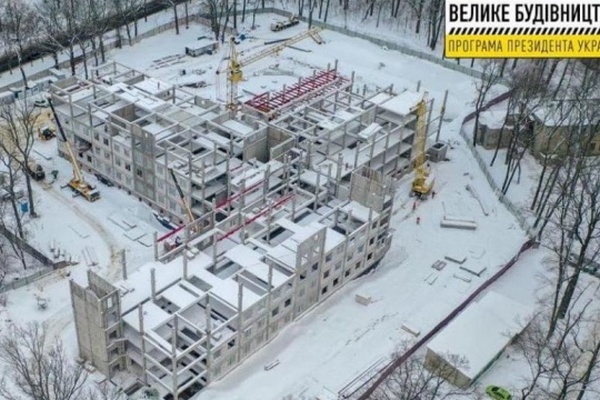В Харькове расторгли договор со строителями онкоцентра