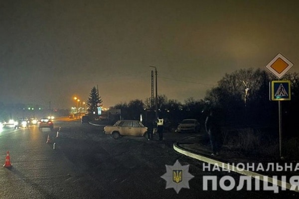В Запорожье на пешеходном переходе сбили двух девушек-подростков