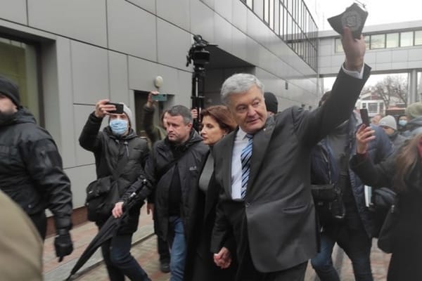 Порошенко приехал в суд на рассмотрение апелляции