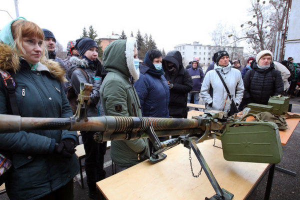 В Харькове желающих учили навыкам обороны