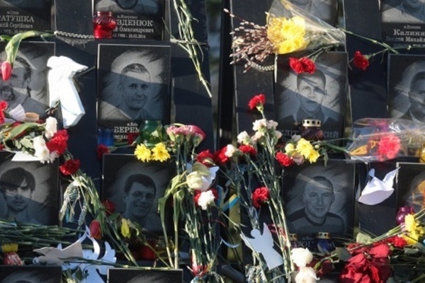 На Майдане чтят память Небесной Сотни