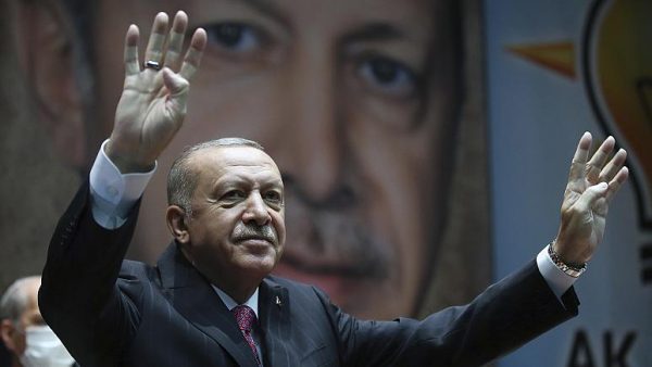 Лидеры оппозиции Турции обсуждают, как покончить с единоличным правлением Эрдогана