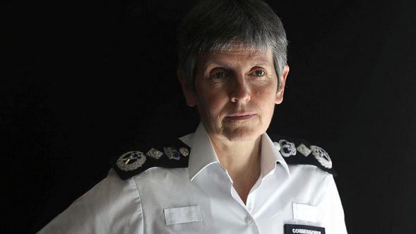 Начальник полиции Лондона уходит в отставку после доклада об издевательствах и дискриминации
