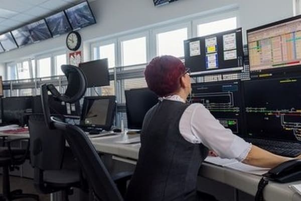 Возможна кибератака: в Польше – сбой в 19 центрах управления железнодорожным движением