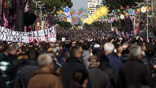Рост цен на топливо и продукты питания вызывает протесты в Албании