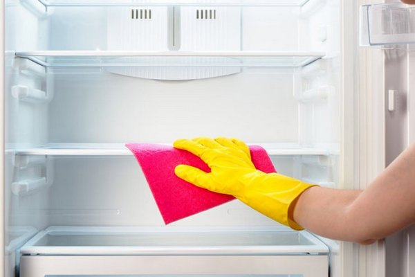 Как вернуть белый цвет пожелтевшему пластику в холодильнике